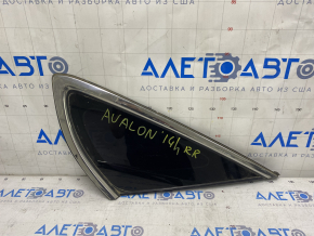 Window blind glass rear right Toyota Avalon 13-18 scratches on chrome, scratches on glass