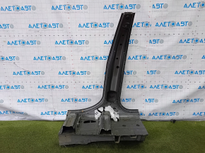 The central right body pillar of a BMW X5 E70 07-13 was sawed off.