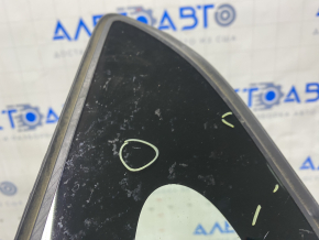 Window blind glass front left Nissan Leaf 13 - scratches on glass