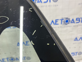 Window blind glass front left Nissan Leaf 13 - scratches on glass