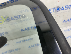 Window blind glass rear right Toyota Prius 20 04-09 scratches on glass