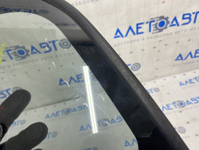 Window blind glass rear right Toyota Prius 20 04-09 scratches on glass