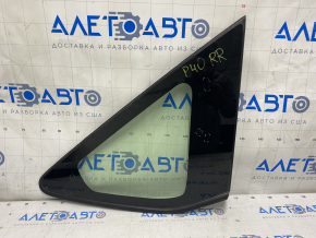 Window blind glass rear right Toyota Prius V 12-17 scratches on glass