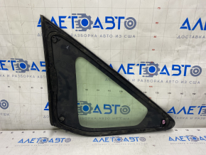 Window blind glass rear right Toyota Prius V 12-17 scratches on glass