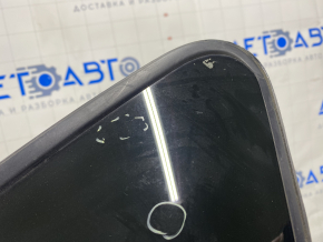Window blind glass rear right Toyota Prius V 12-17 scratches on glass