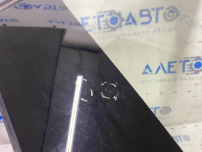 Window blind glass rear right Toyota Prius V 12-17 scratches on glass