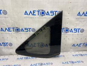 Window blind glass rear right Toyota Prius V 12-17 scratches on glass