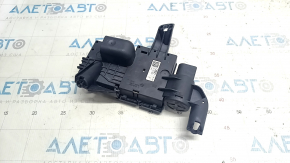 Distribution plate of the battery Audi Q7 16-19 under the hood
