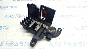 Distribution plate of the battery Audi Q7 16-19 under the hood