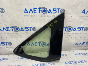Window blind glass rear right Toyota Prius V 12-17 scratches on glass