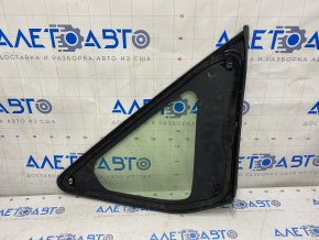 Window blind glass rear left Toyota Prius V 12-17 scratches on glass