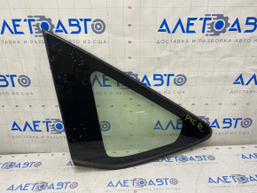Window blind glass rear left Toyota Prius V 12-17 scratches on glass