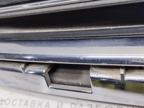 Radiator grill grill Ford Fiesta 14-19 rest usa chrome, sand, scratches