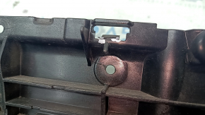 Radiator grill frame grill Audi Q7 16-19 broken fasteners, cracks