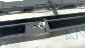 Lower grille of the front bumper Audi Q7 16-19 honeycomb fractures, breakage of fasteners