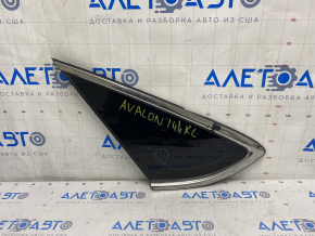 Window blind glass rear left Toyota Avalon 13-18 scratches on chrome, scratches on glass