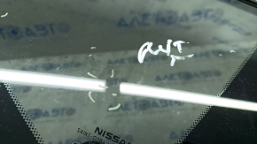 Window blind glass rear right Nissan Rogue 14-20 scratches on chrome, scratches on glass