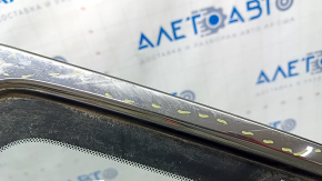 Window blind glass rear left Nissan Rogue 14-20 scratches on chrome, scratches on glass