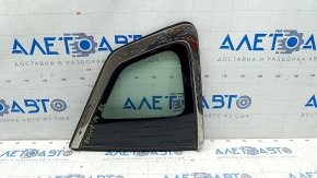 Window blind glass rear left Nissan Rogue 14-20 bent chrome, scratches on glass