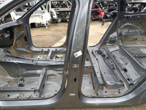 The central left body pillar Volvo XC90 16-22 is sawn off, butt