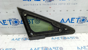 Window blind glass front left Toyota Prius V 12-17 scratches on glass