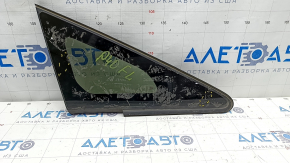 Window blind glass front right Toyota Prius V 12-17 scratches on glass