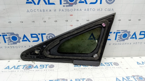 Window blind glass front right Toyota Prius V 12-17 scratches on glass