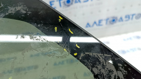 Window blind glass front right Toyota Prius V 12-17 scratches on glass