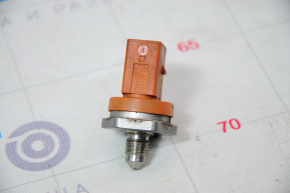 Fuel pressure sensor VW Beetle 12-13 2.0T on the fuel rail