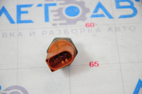 Fuel pressure sensor VW Beetle 12-13 2.0T on the fuel rail