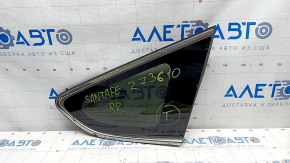 Window blind glass rear right Hyundai Santa FE Sport 13-18 chrome, crack, scratches on chrome