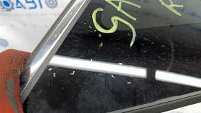Window blind glass rear left Hyundai Santa FE Sport 13-18 chrome, scratches on chrome, scratches on glass