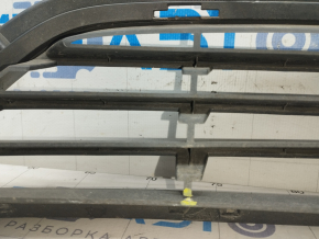 Lower grille of the front bumper Chevrolet Volt 11-15 broken honeycombs, tears