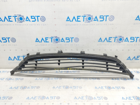Lower grille of the front bumper Chevrolet Volt 11-15 broken honeycombs, tears