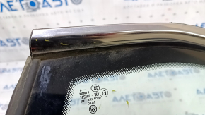 Window blind glass rear right VW Jetta 19- chrome, scratches on chrome, scratches on glass