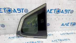 Window blind glass rear right Nissan Rogue 14-20 scratches on chrome, scratches on glass