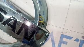 Nissan Rogue 17 Front Grille Emblem - Round, Chrome Bulged, Mount Broken