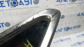 Blind window glass rear right Hyundai Azera 12-17 with chrome molding, scratches on chrome, scratch on glass