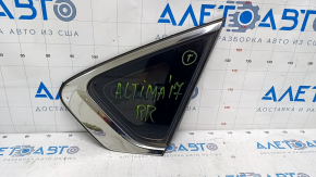 Window blind glass rear right Nissan Altima 13-18 scratches on chrome