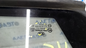 Window blind glass rear left Kia Sorento 10-15 black scratches on glass
