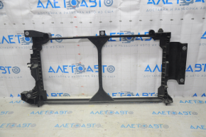 Square frame between radiators Nissan Leaf 18-