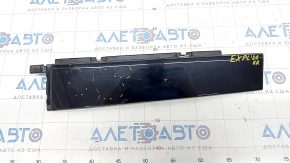 Door trim side rear right Ford Explorer 20 - scratches