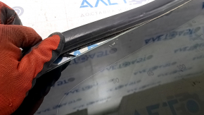 Window blind glass rear right Dodge Challenger 09-14 molding came off, scratch on glass