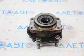 Front left hub Nissan Leaf 18-