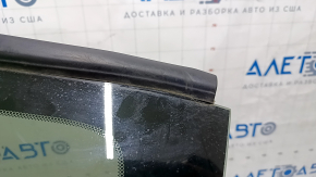 Window blind glass rear left Dodge Challenger 15 - scratches on glass, molding peeling off