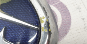 Subaru Outback 15-19 tailgate emblem minor scratches, chrome inside peeling, dent on chrome