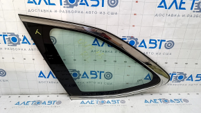 Window blind glass rear left Subaru Outback 15-19 scratches on chrome,