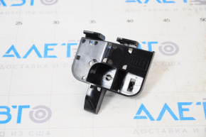 Rear bumper mount under the right light Nissan Leaf 18-