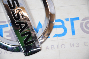 Emblem logo Nissan tailgate Nissan Leaf 18-22 scratches