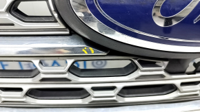 Radiator grill with frame and chrome in assembly Ford Explorer 20- LIMITED, under the camera, pokes on chrome